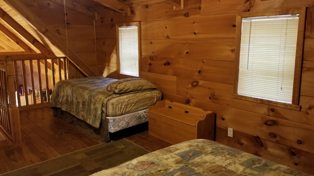 Spacious loft with queen and twin, Cedar Mountain vation rental near Brevard and Hendersonville NC